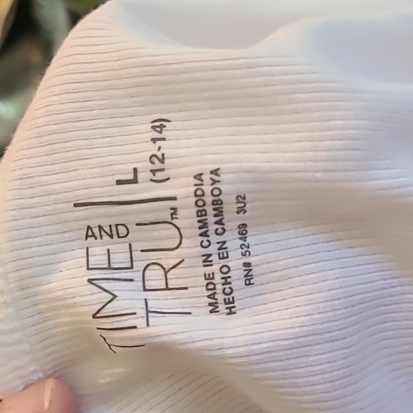 White tank top - Picture 4 of 5